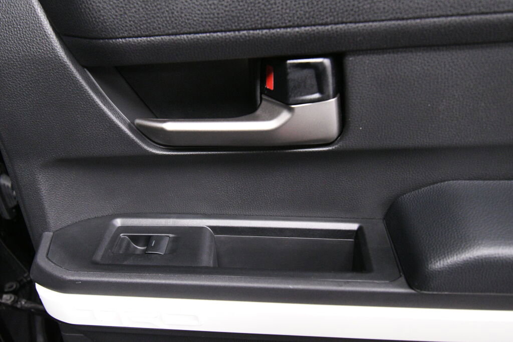 Used 2024 Toyota Tacoma TRD Off-Road image 23