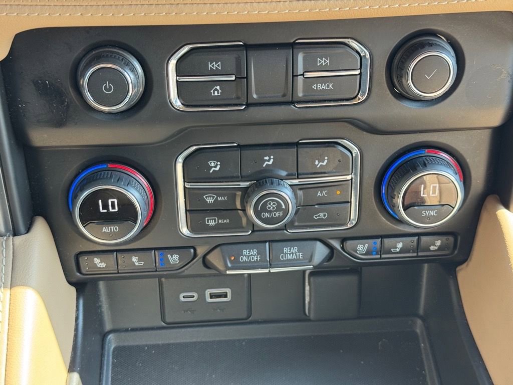 Used 2024 Chevrolet Suburban Premier image 22