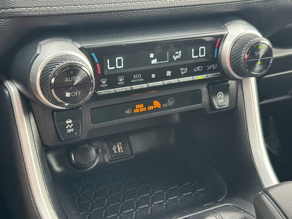 Used 2025 Toyota RAV4 XLE AWD/4WD image 24