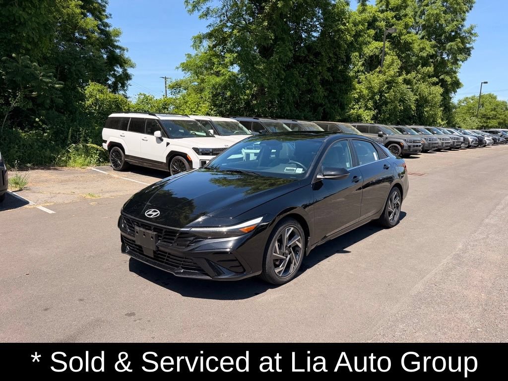 Used 2025 Hyundai Elantra Limited FWD image 7
