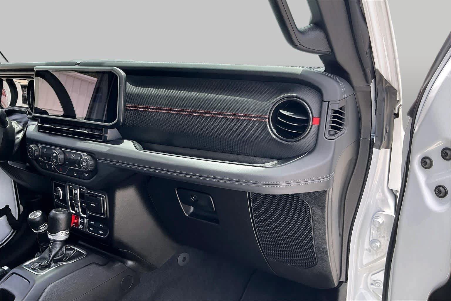 Used 2026 Jeep Gladiator Rubicon AWD/4WD image 17