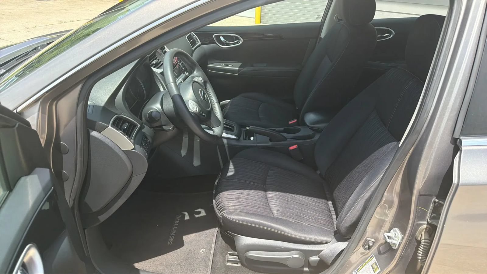 Used 2017 Nissan Sentra SV FWD image 9
