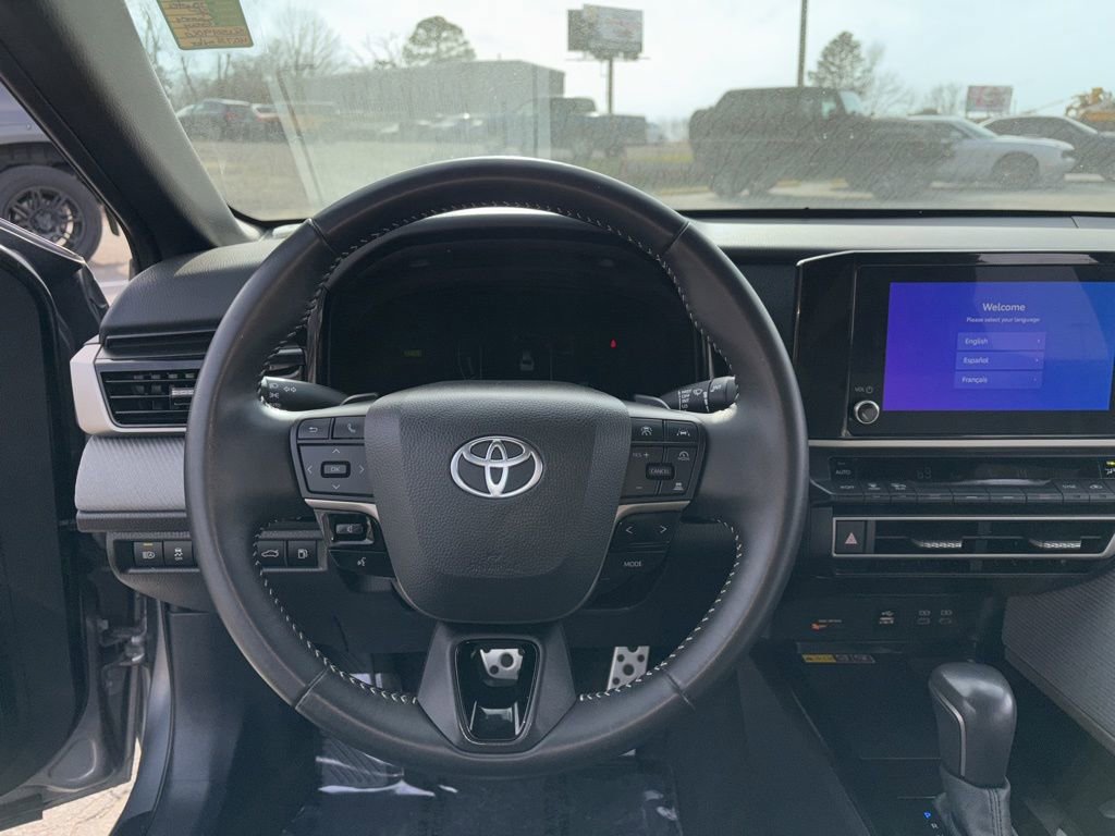 Used 2025 Toyota Camry SE image 11