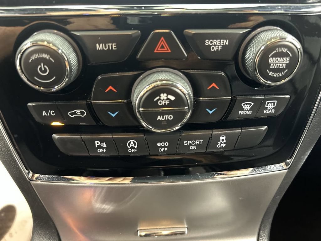 Used 2020 Jeep Grand Cherokee Overland AWD/4WD image 17