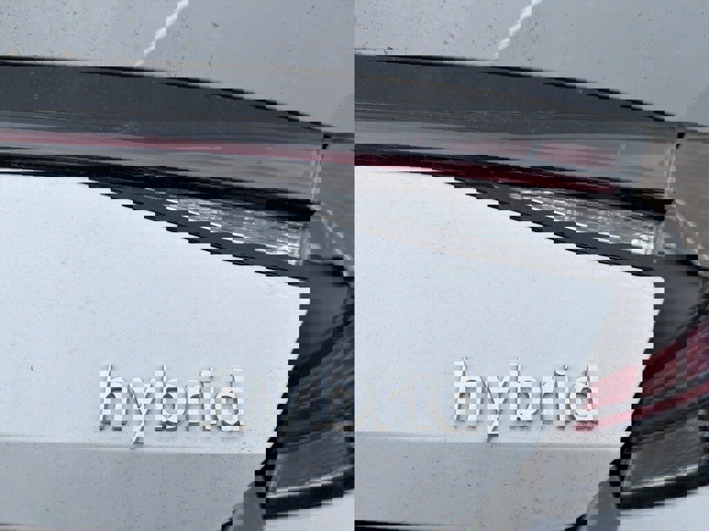 Certified 2022 Hyundai Elantra Limited image 11