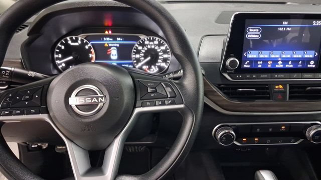 Used 2025 Nissan Altima 2.5 SV FWD image 14