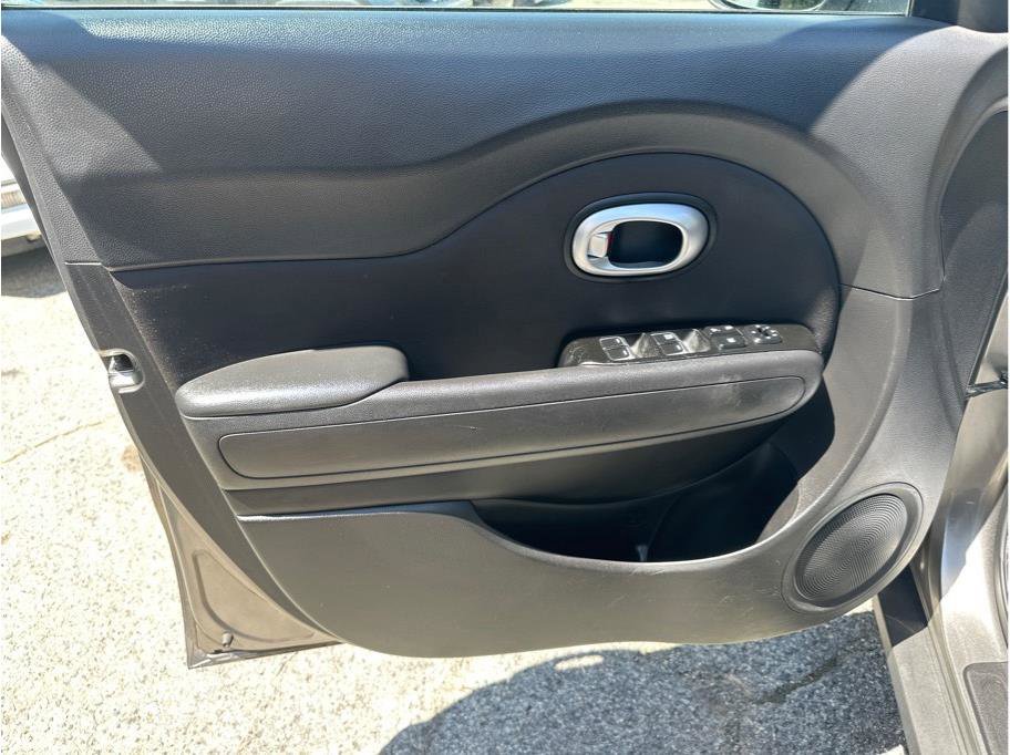 Used 2018 Kia Soul image 11
