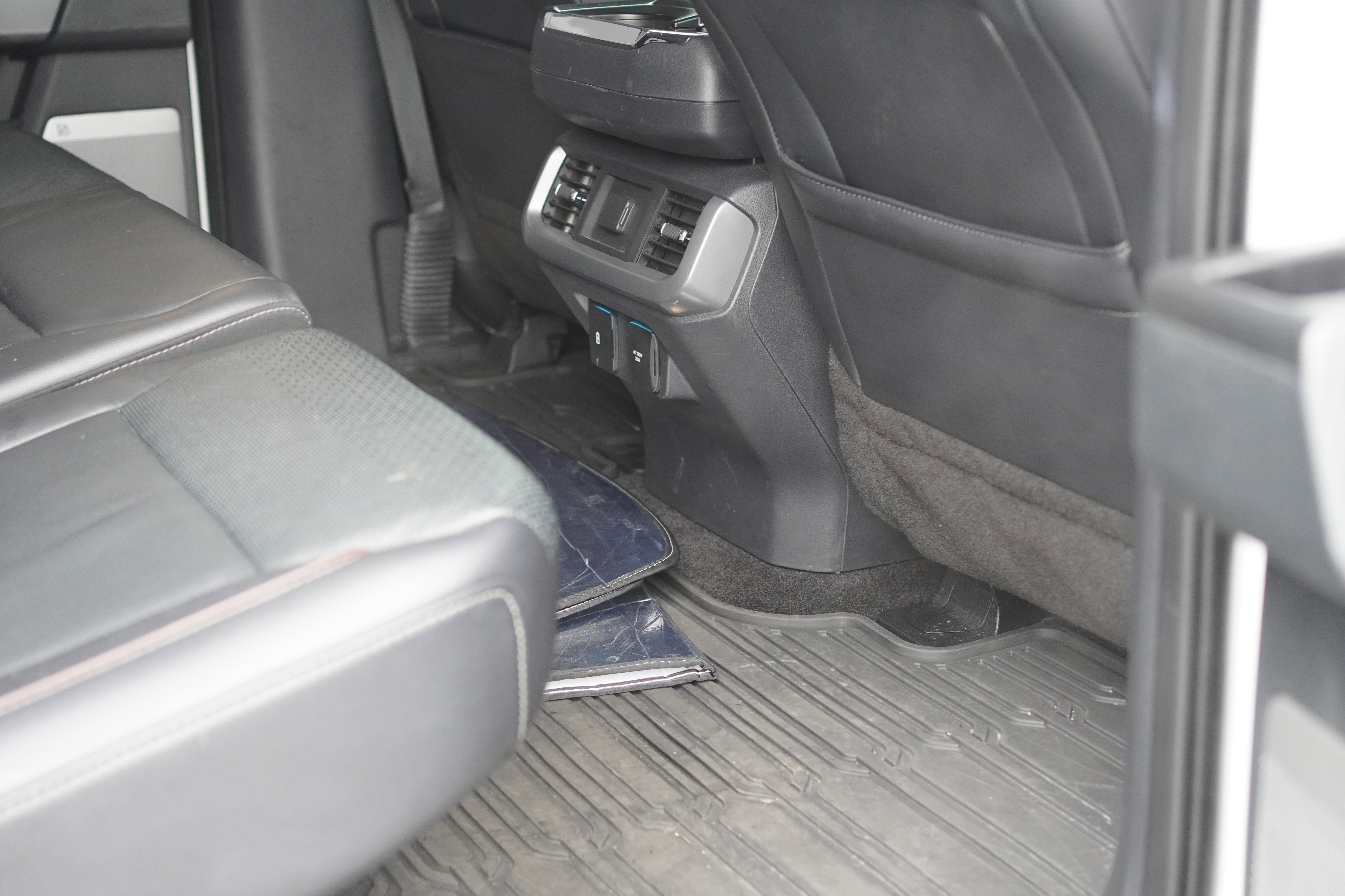 Used 2021 Ford F150 Lariat w/ Equipment Group 501A Mid image 24