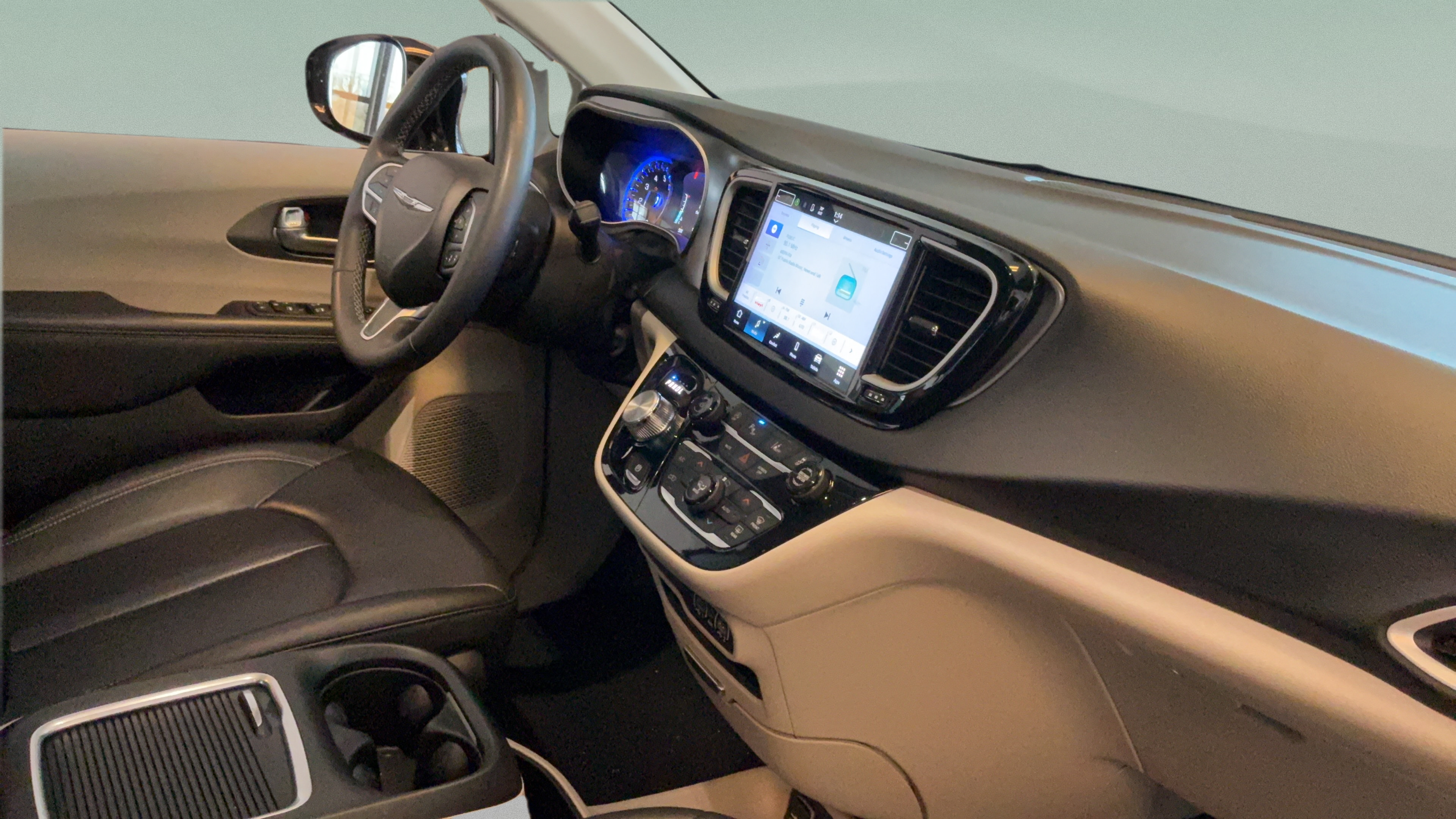Used 2024 Chrysler Pacifica Touring-L FWD image 39