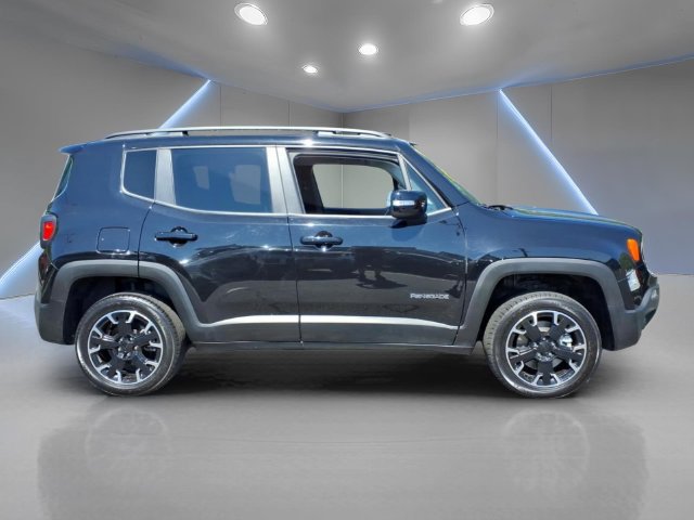 Used 2023 Jeep Renegade Latitude AWD/4WD image 2