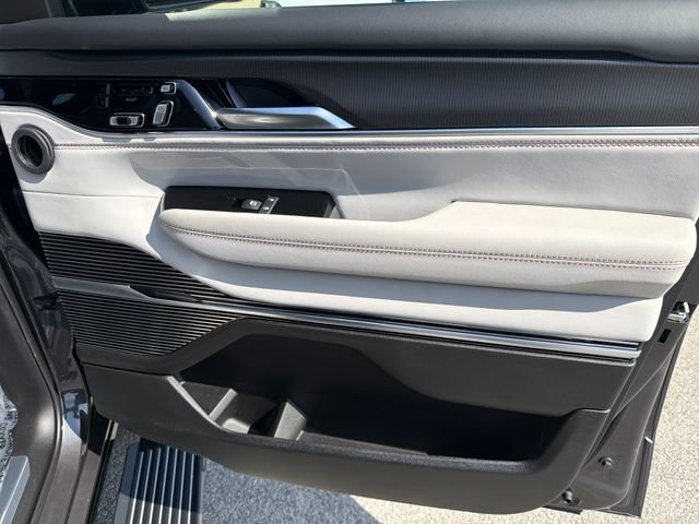 New 2026 Jeep Grand Wagoneer Summit AWD/4WD image 33