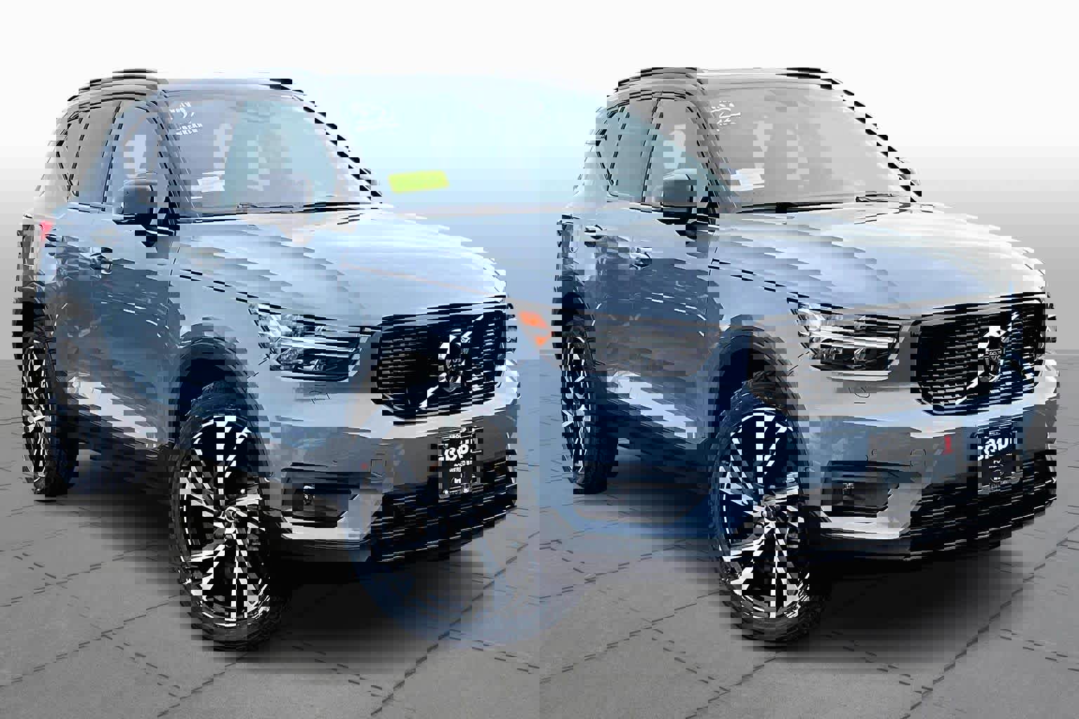 Used 2022 Volvo XC40 T5 R-Design w/ Advanced Package image 2