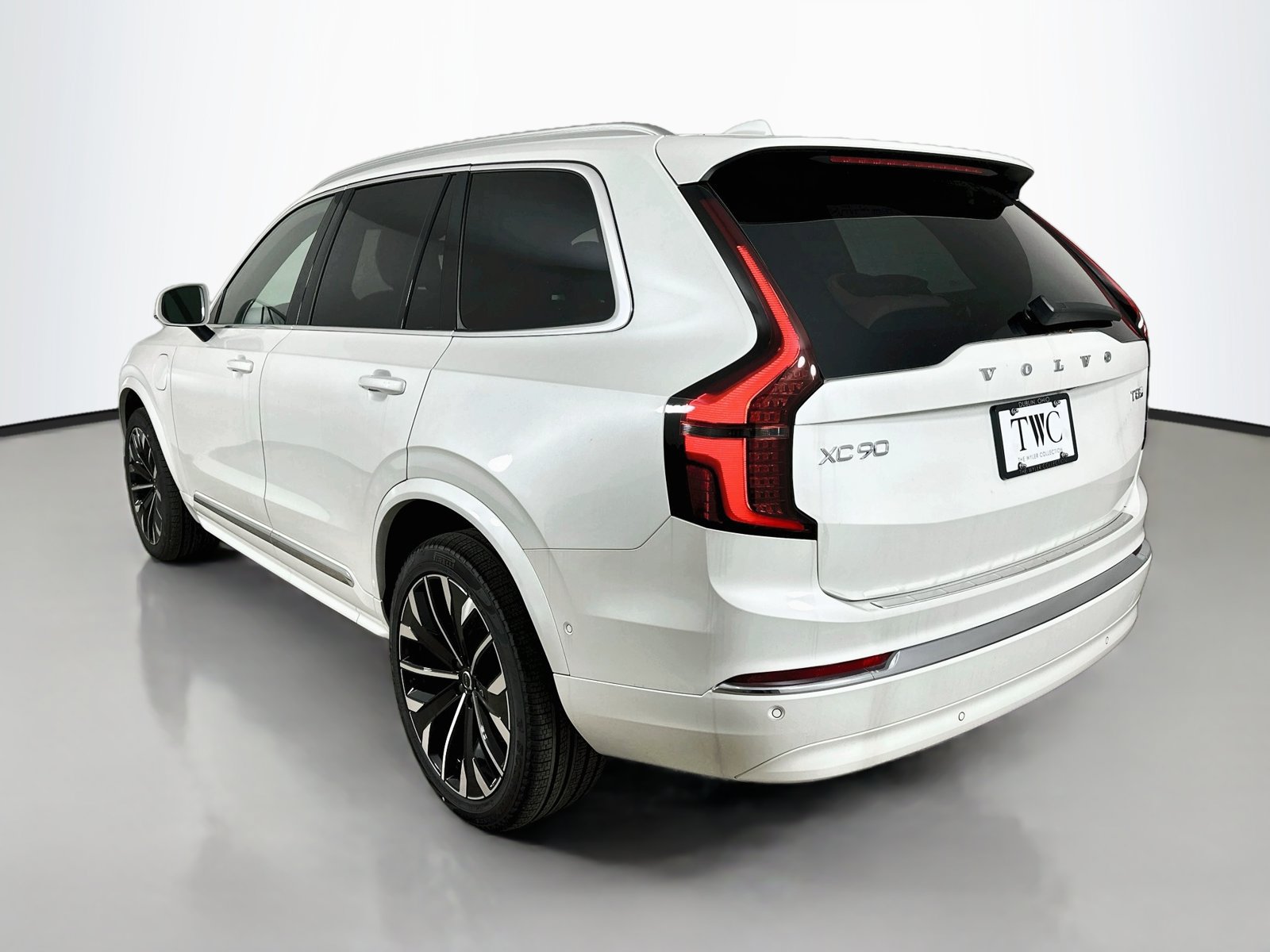 New 2026 Volvo XC90 T8 Plus w/ Protection Package AWD/4WD image 7