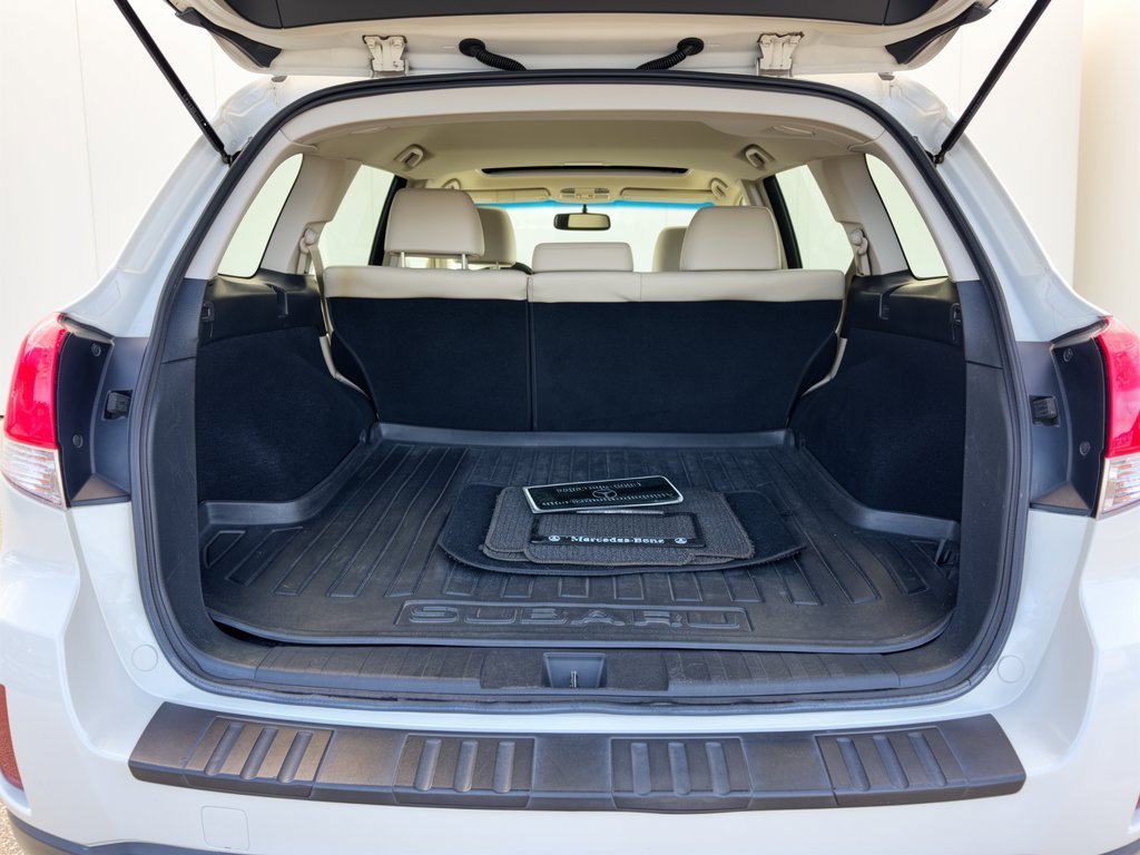 Used 2012 Subaru Outback 3.6R Limited w/ Moonroof Pkg AWD/4WD image 28