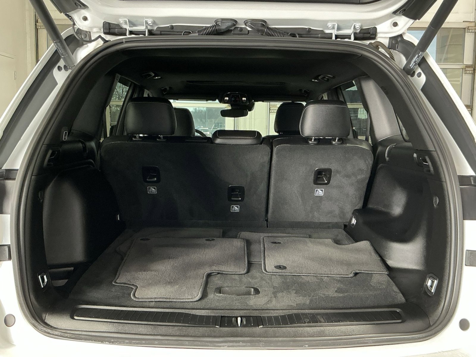 Used 2023 Jeep Grand Cherokee Altitude image 33