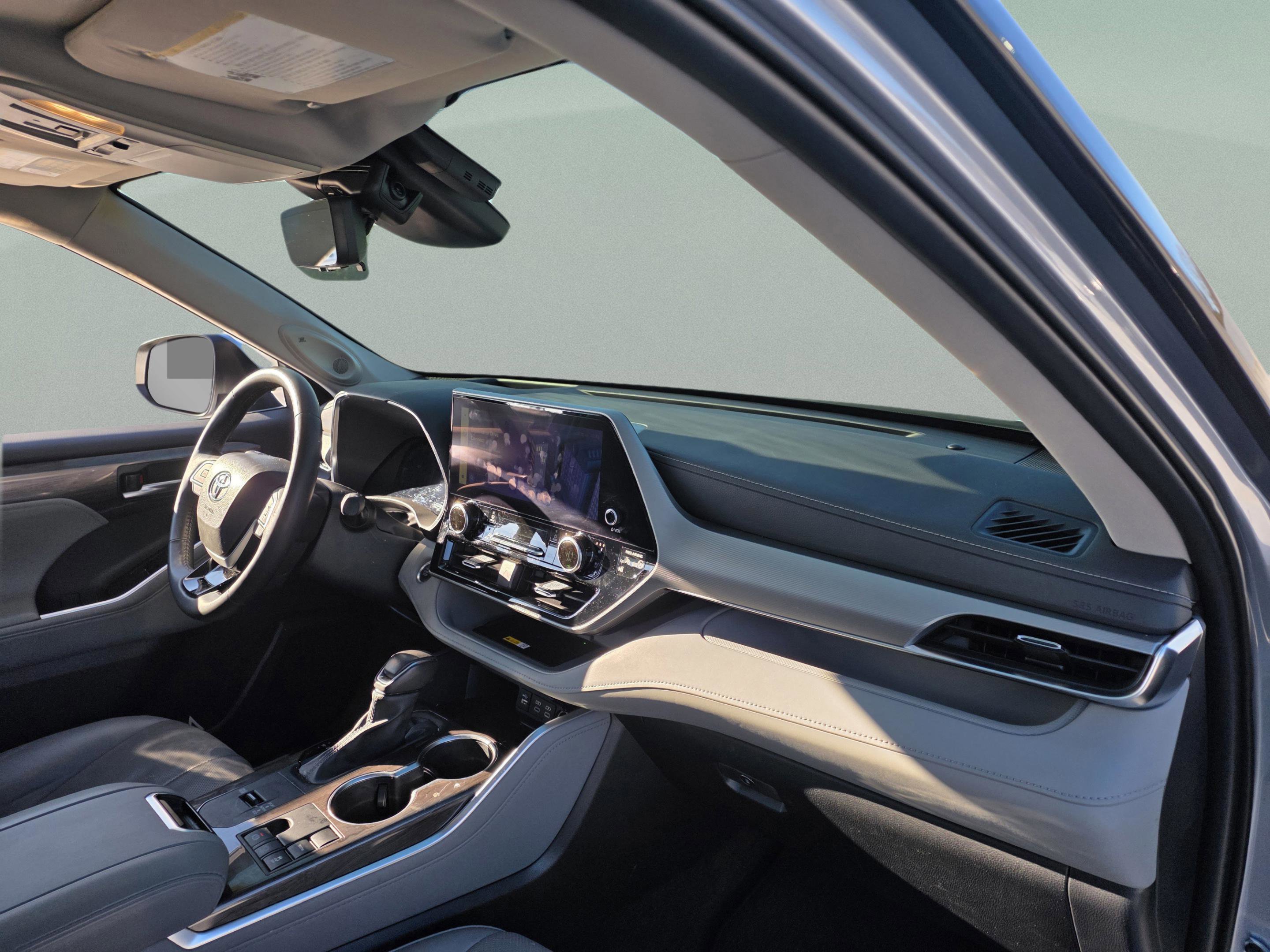 Used 2024 Toyota Highlander Platinum image 21