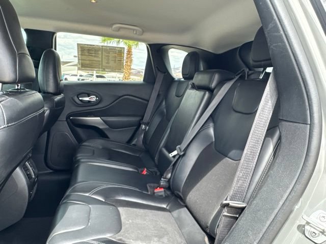 Certified 2020 Jeep Cherokee Latitude Plus w/ Comfort/Convenience Group FWD image 10