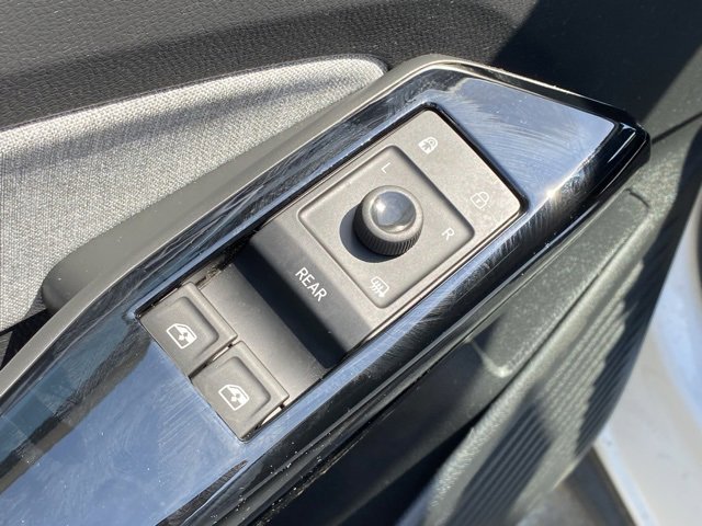 Used 2024 Volkswagen ID.4 2WD image 18