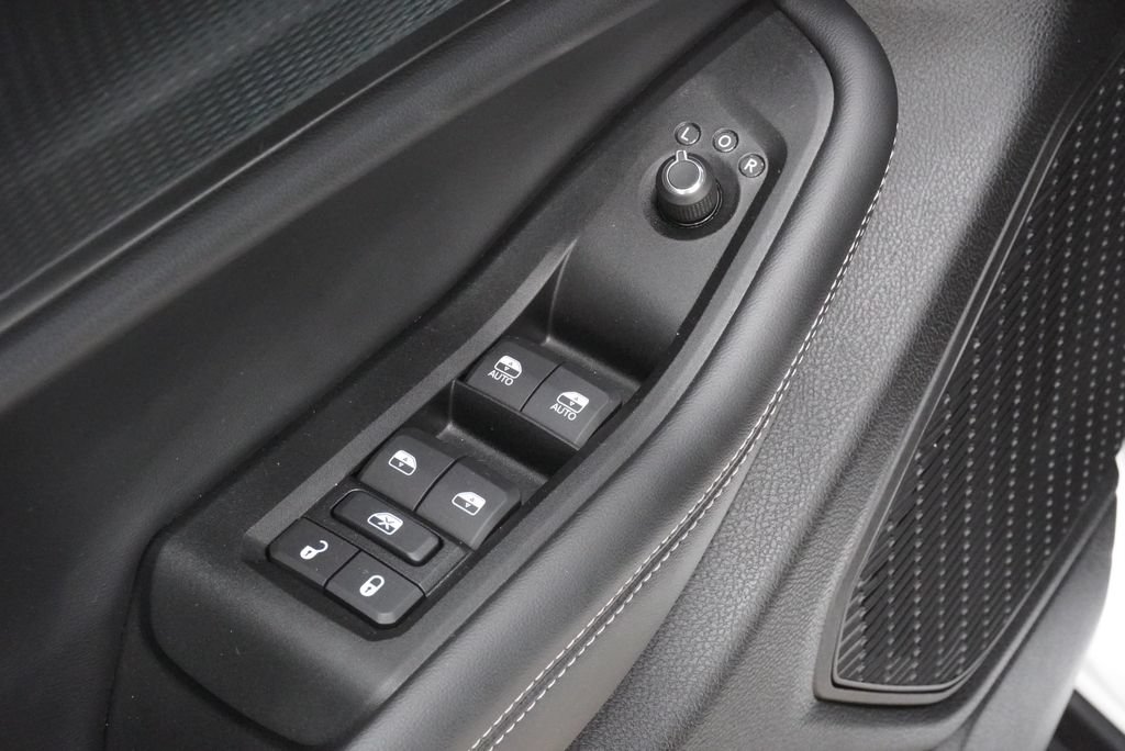Used 2025 Jeep Grand Cherokee Laredo AWD/4WD image 26