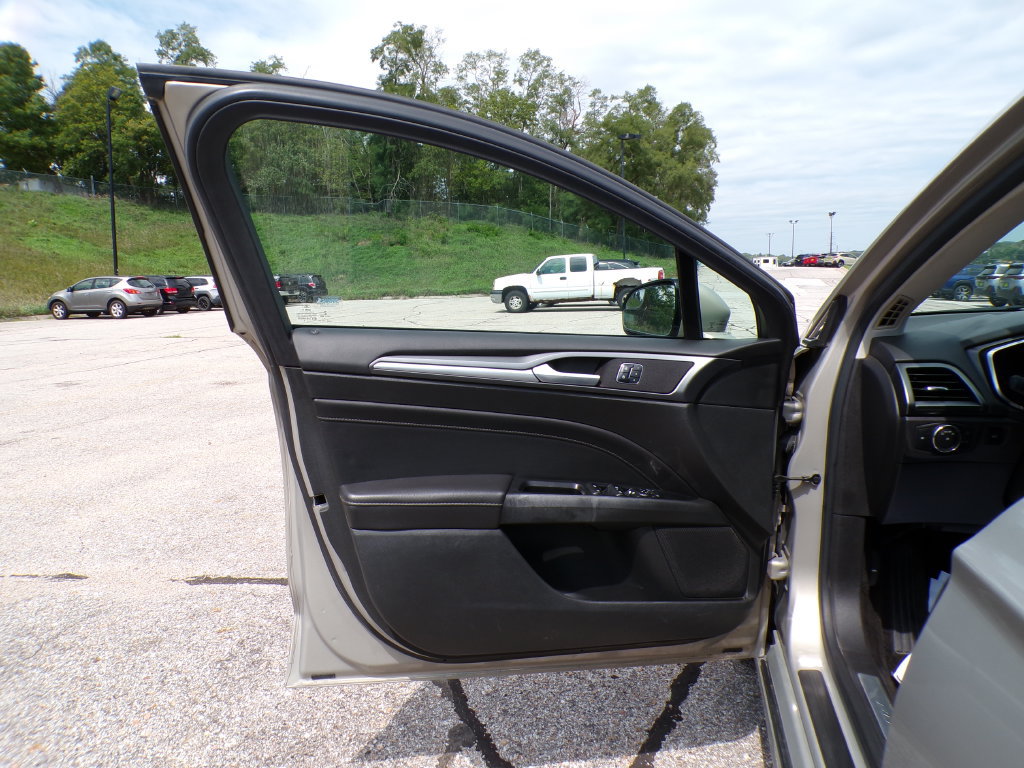 Used 2015 Ford Fusion Titanium FWD image 22