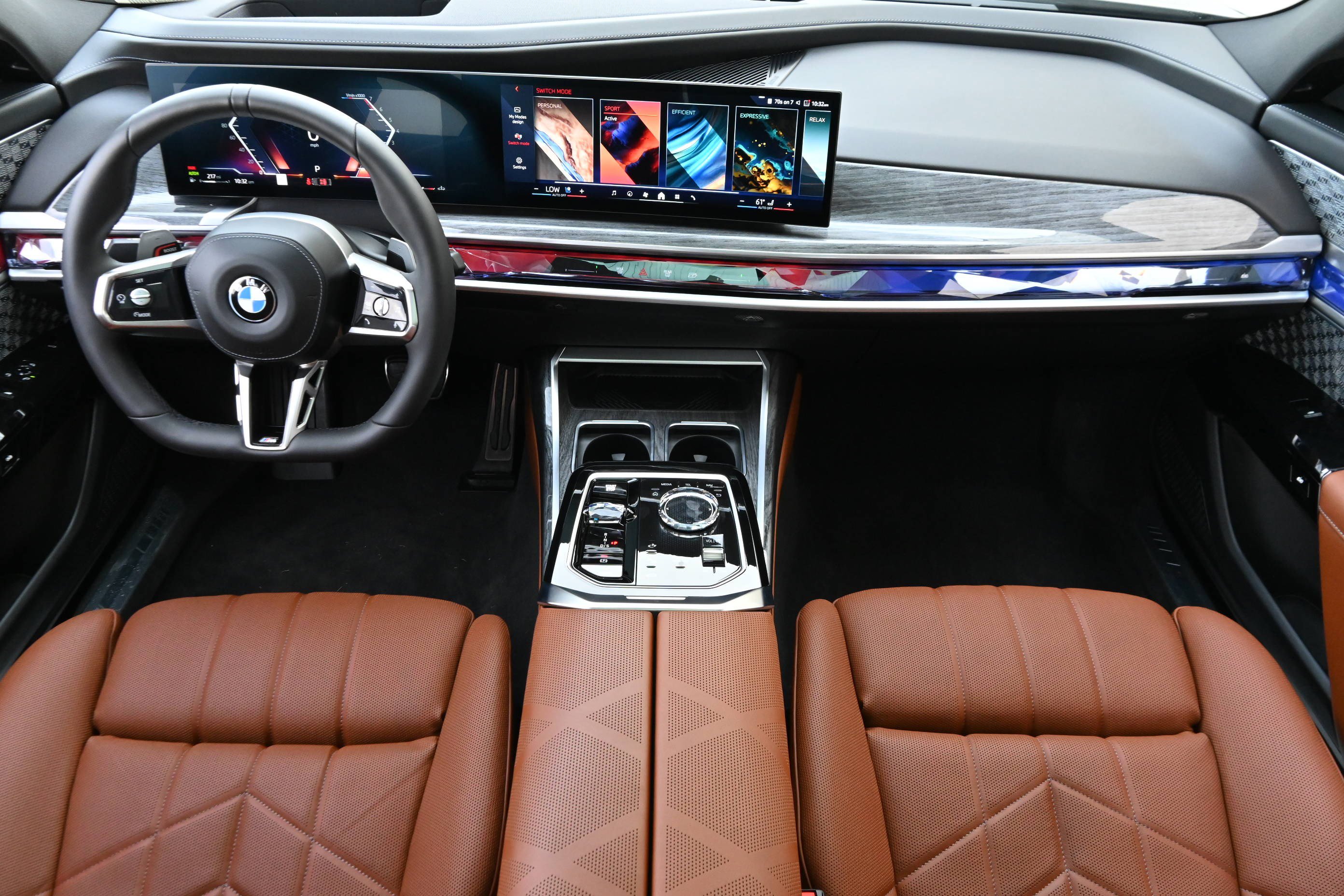 Certified 2025 BMW 760i xDrive w/ Executive Package AWD/4WD image 14