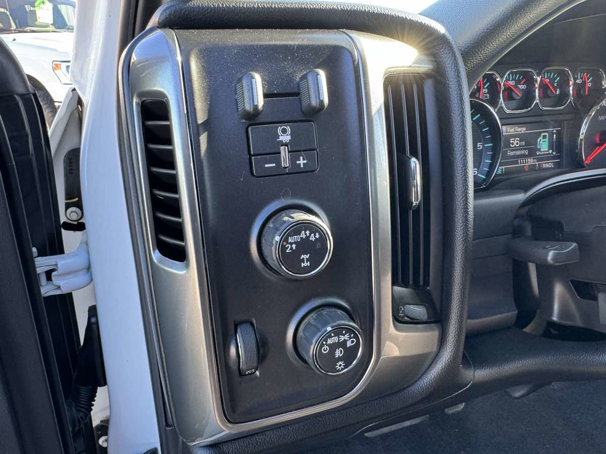 Used 2018 Chevrolet Silverado 1500 LT w/ All Star Edition AWD/4WD image 27