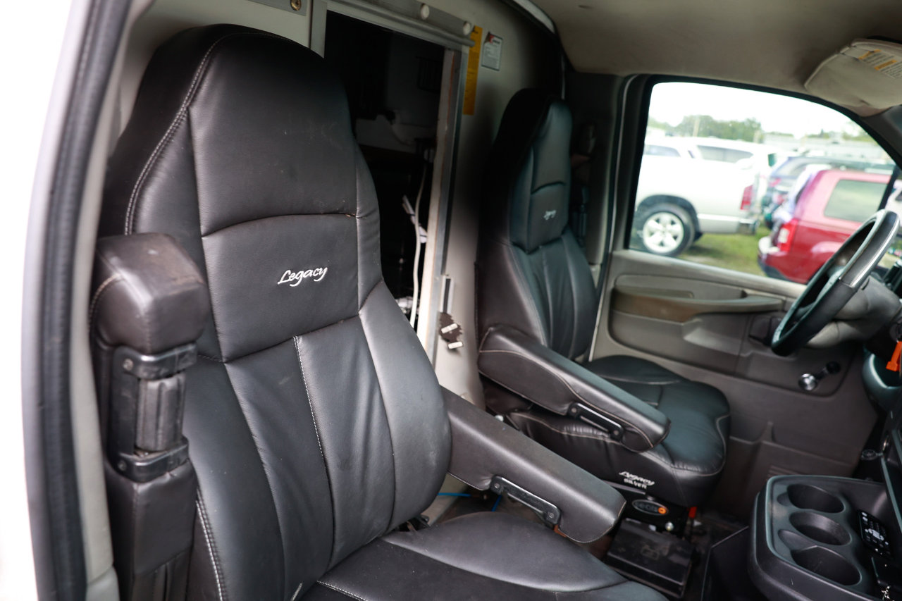 Used 2004 Chevrolet Express 3500 image 8