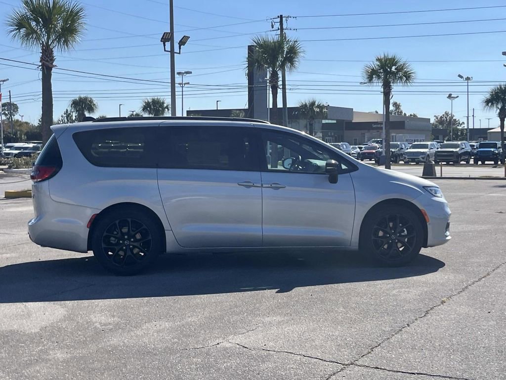 New 2026 Chrysler Pacifica Select w/ S Appearance Package FWD image 6