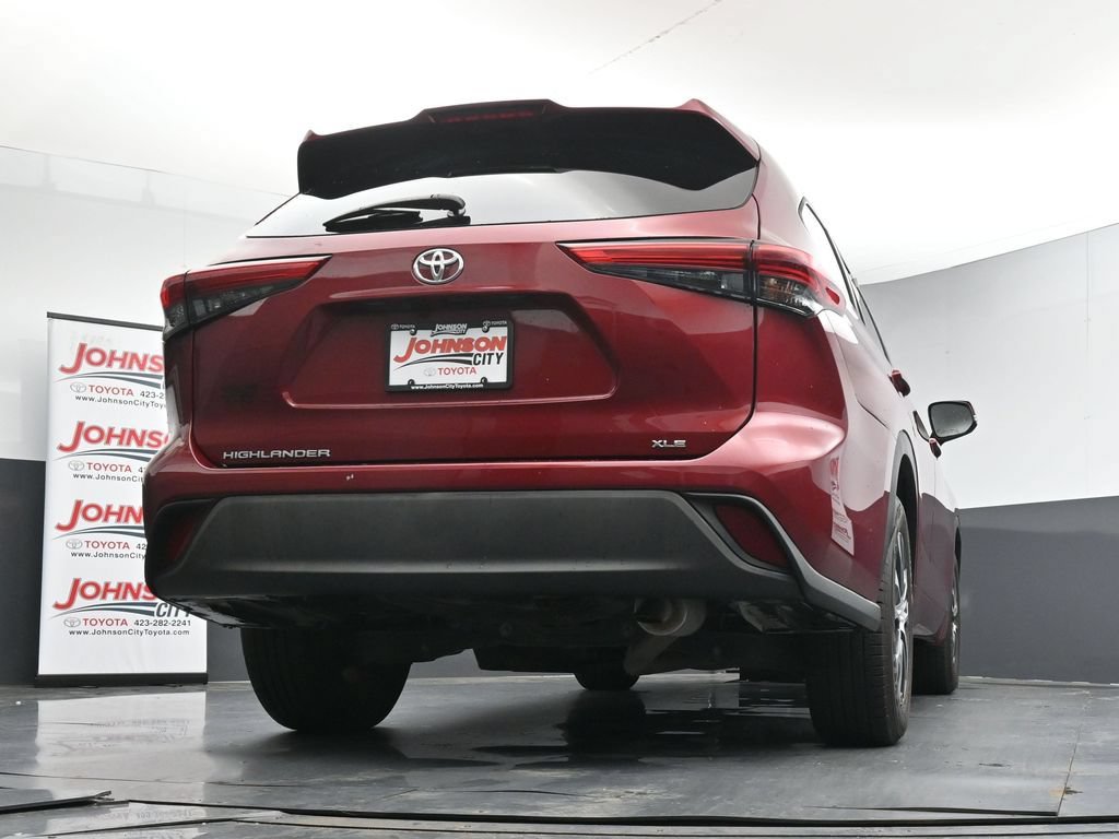 Used 2020 Toyota Highlander XLE FWD image 37