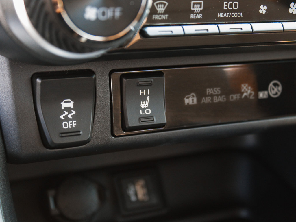 Used 2025 Toyota RAV4 XLE Premium w/ Weather Package AWD/4WD image 32