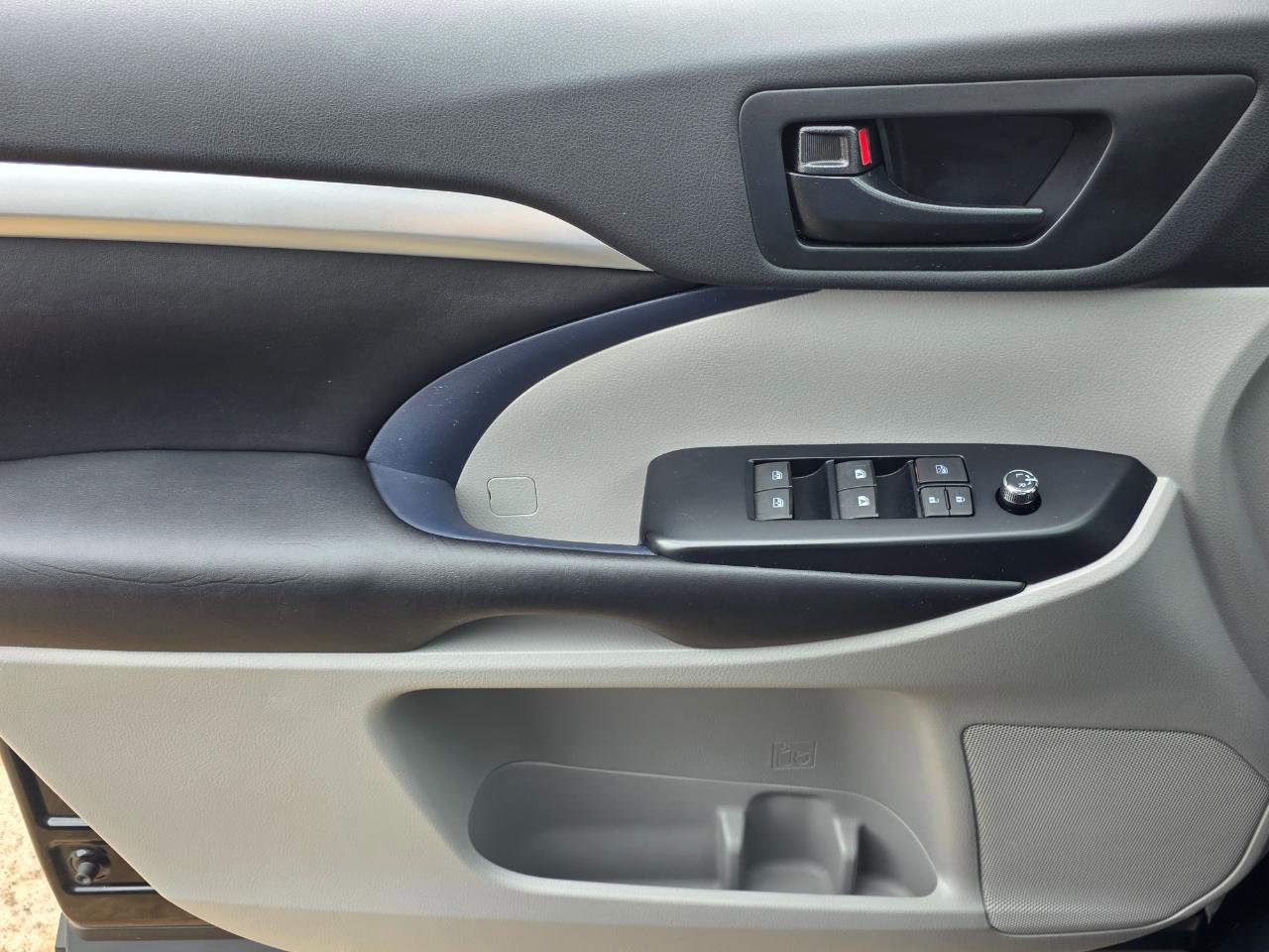 Used 2019 Toyota Highlander Plus image 11