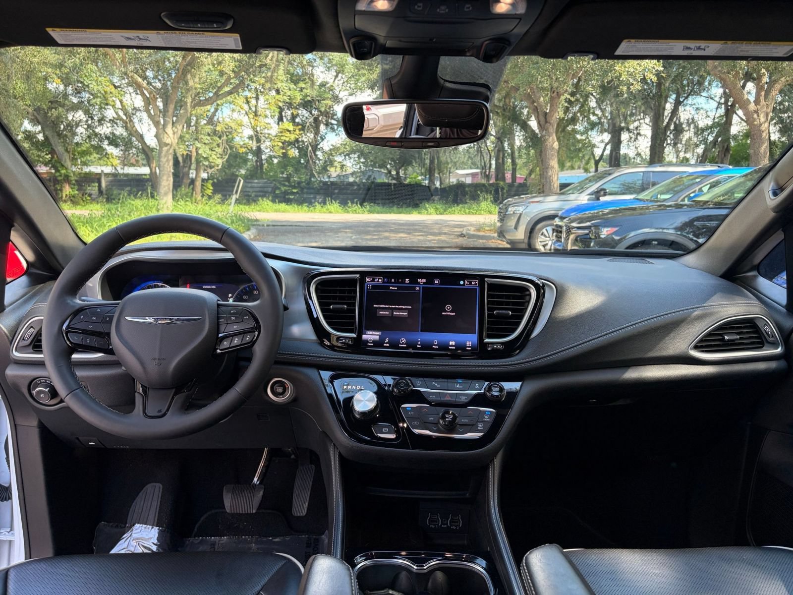 Used 2025 Chrysler Pacifica Limited FWD image 37