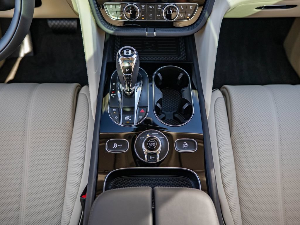 Used 2025 Bentley Bentayga AWD/4WD image 24