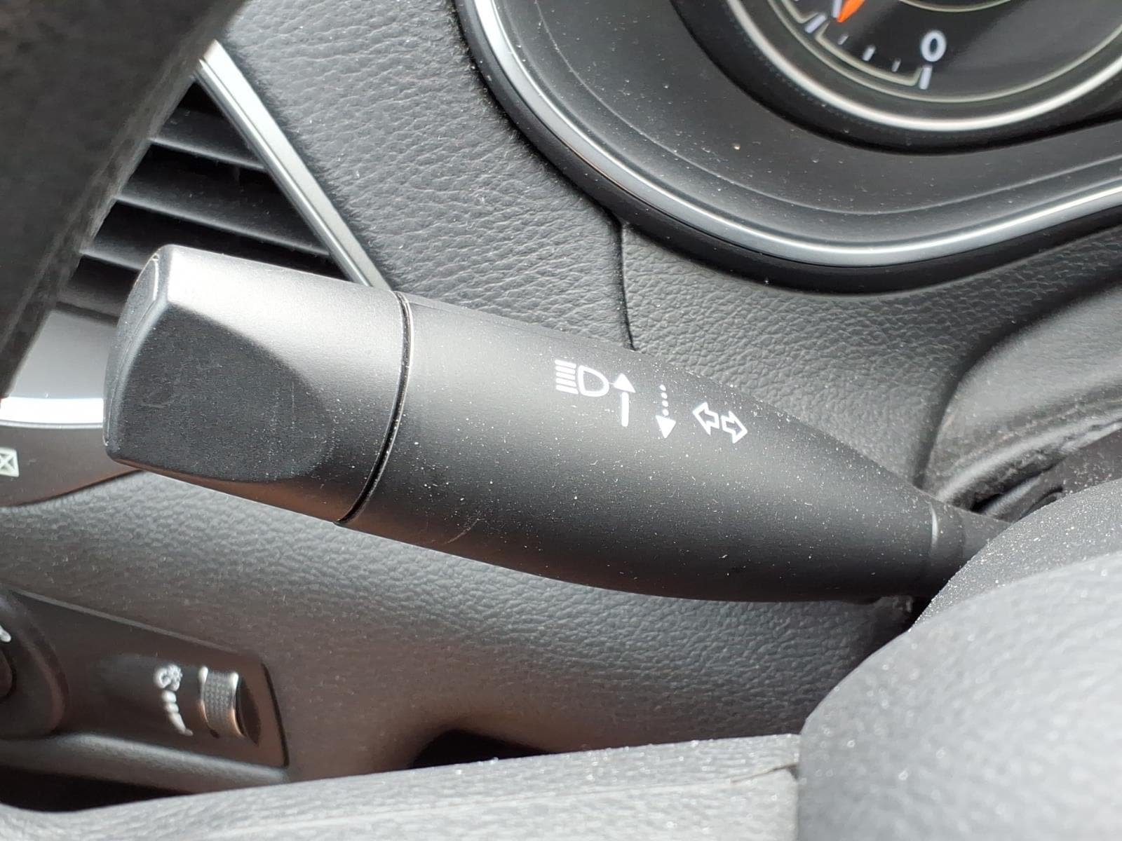 Used 2020 Jeep Cherokee Latitude AWD/4WD image 19