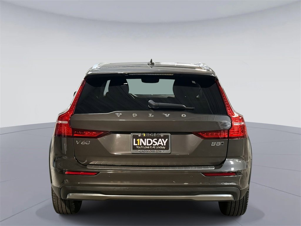 Used 2023 Volvo V60 B5 Cross Country Plus w/ Climate Package image 11
