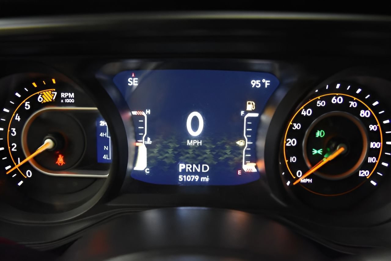 Used 2025 Jeep Wrangler Unlimited Sahara AWD/4WD image 21