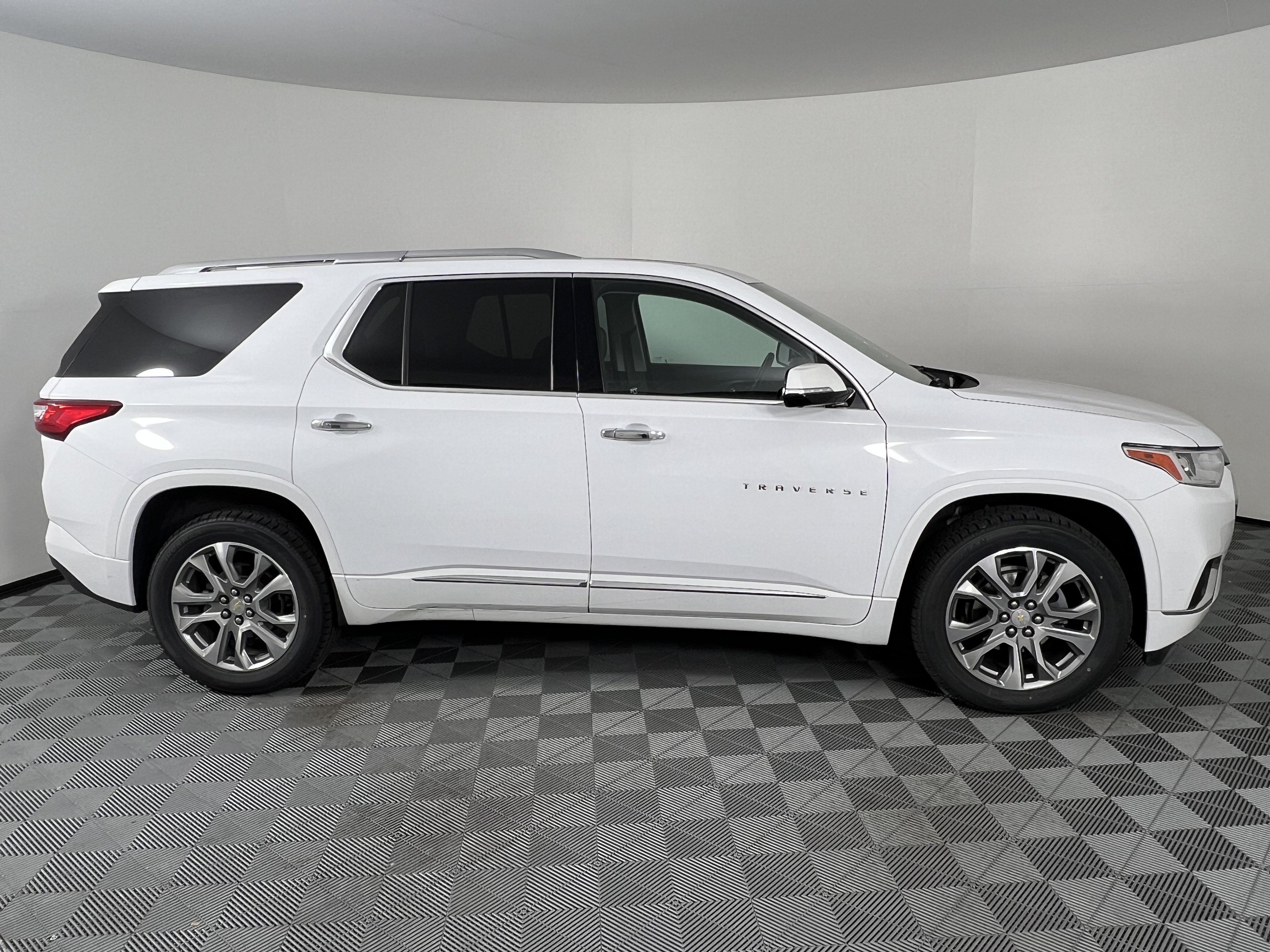 Used 2020 Chevrolet Traverse Premier w/ LPO, Floor Liner Package AWD/4WD image 12