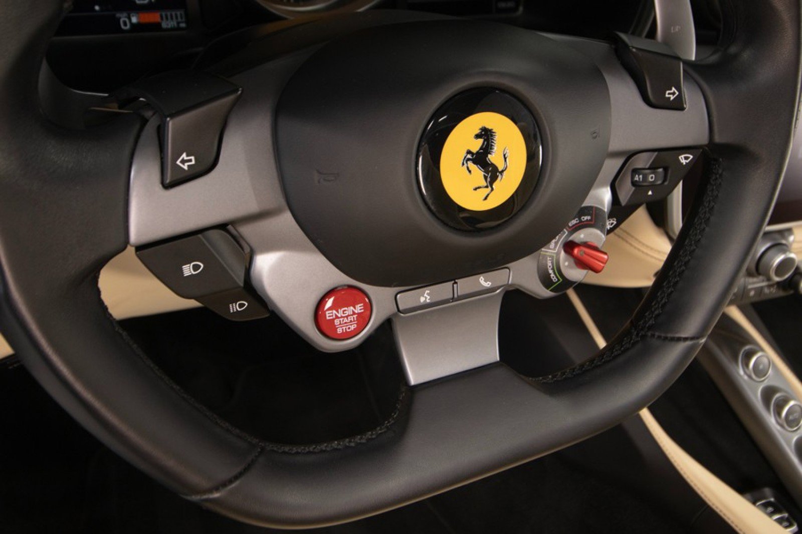 Used 2020 Ferrari Portofino image 27