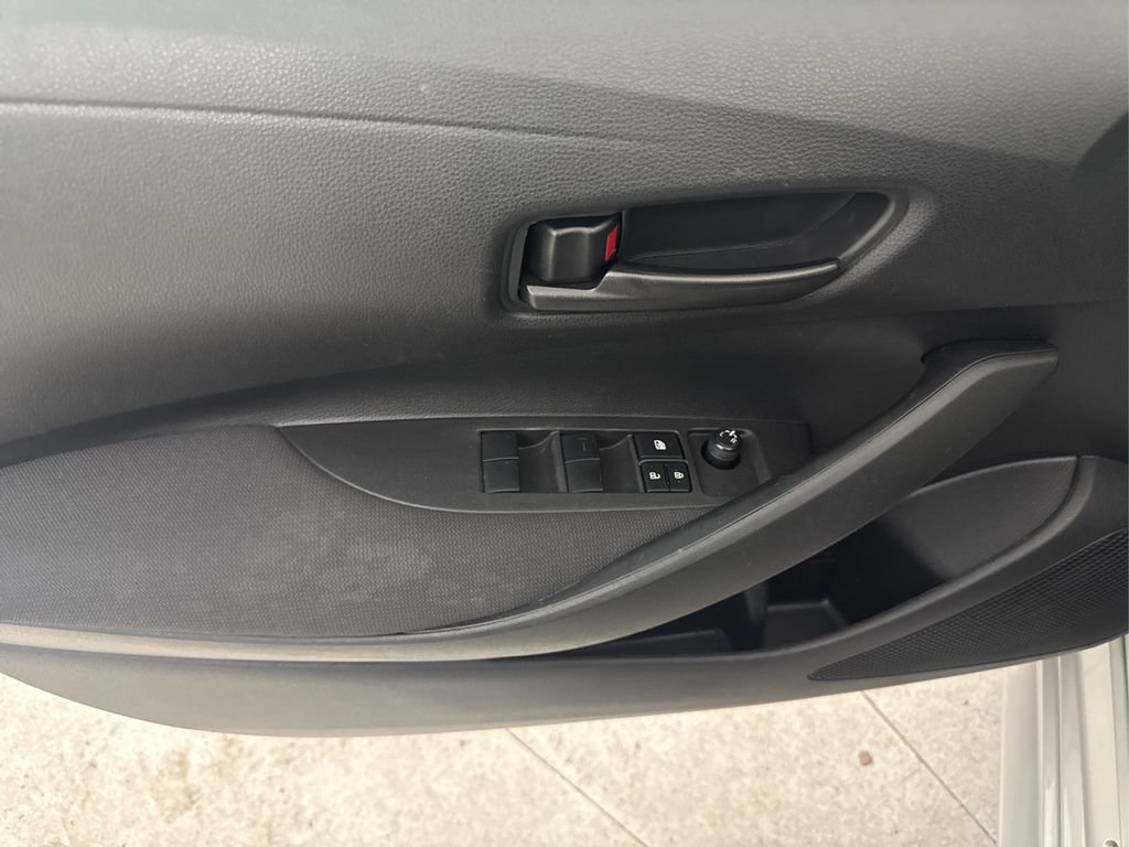 Used 2022 Toyota Corolla LE FWD image 30