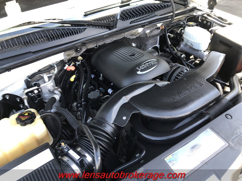 Used 2004 Chevrolet Suburban LS RWD image 17