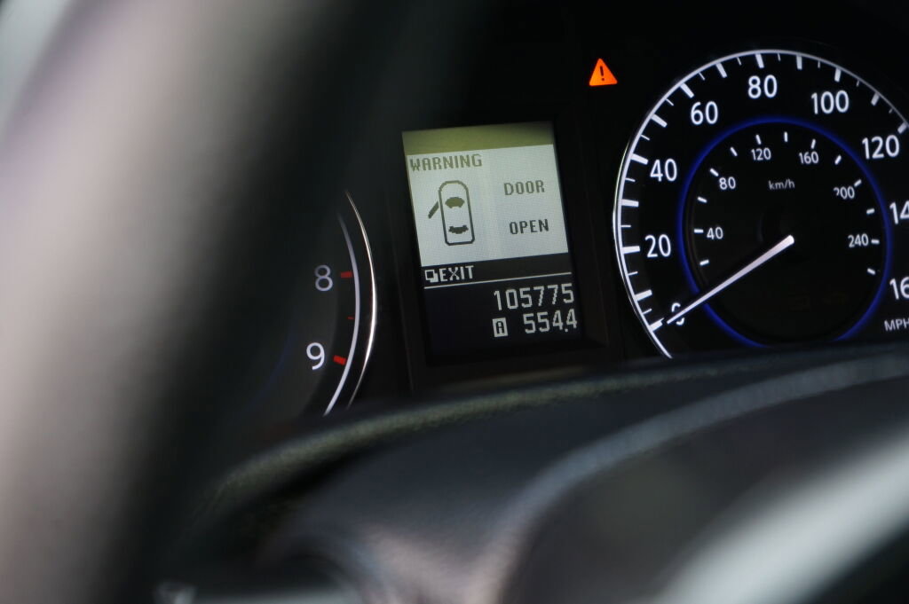 Used 2014 INFINITI Q60 Sport image 18