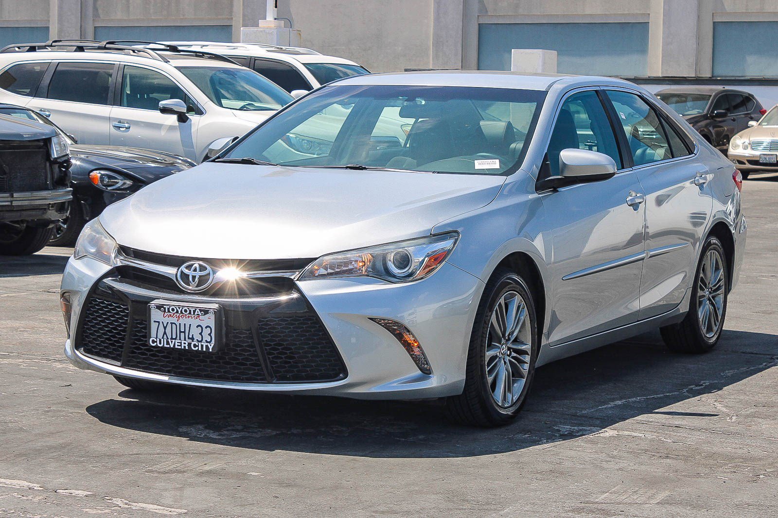 Used 2017 Toyota Camry SE FWD image 3