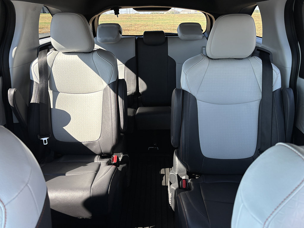 Certified 2024 Toyota Sienna XSE w/ XSE Plus Package FWD image 18