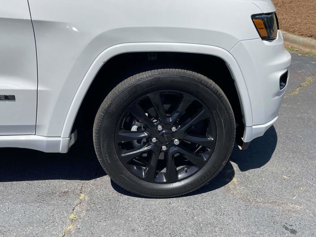 Used 2020 Jeep Grand Cherokee Altitude RWD image 10