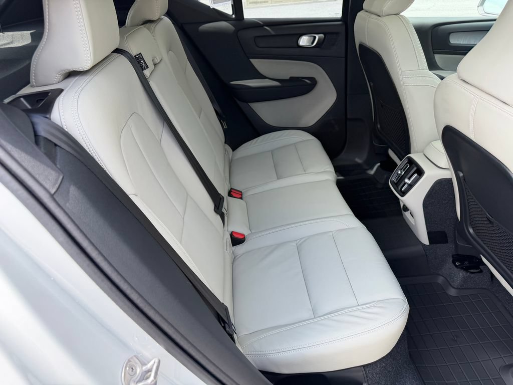 New 2026 Volvo XC40 B5 Plus w/ Climate Package AWD/4WD image 11