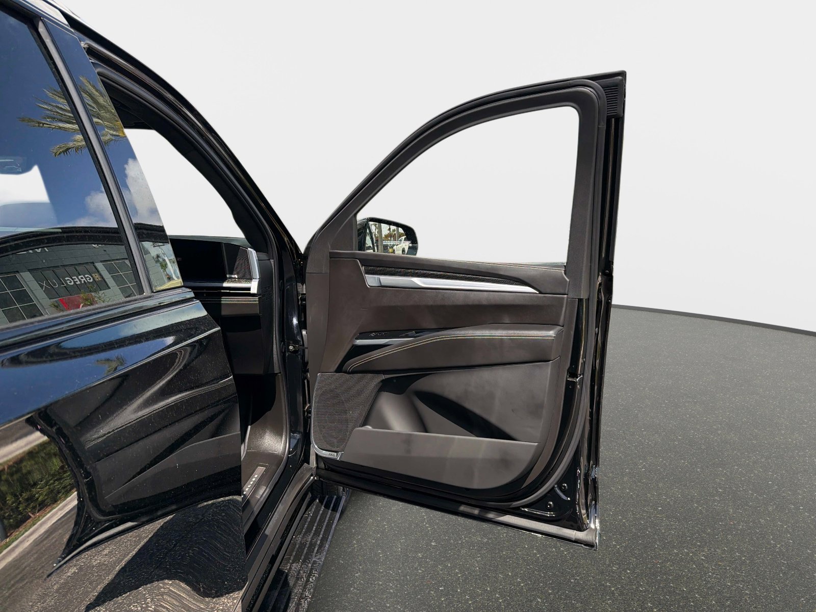 Used 2026 Cadillac Escalade V w/ LPO, ONYX Package AWD/4WD image 21