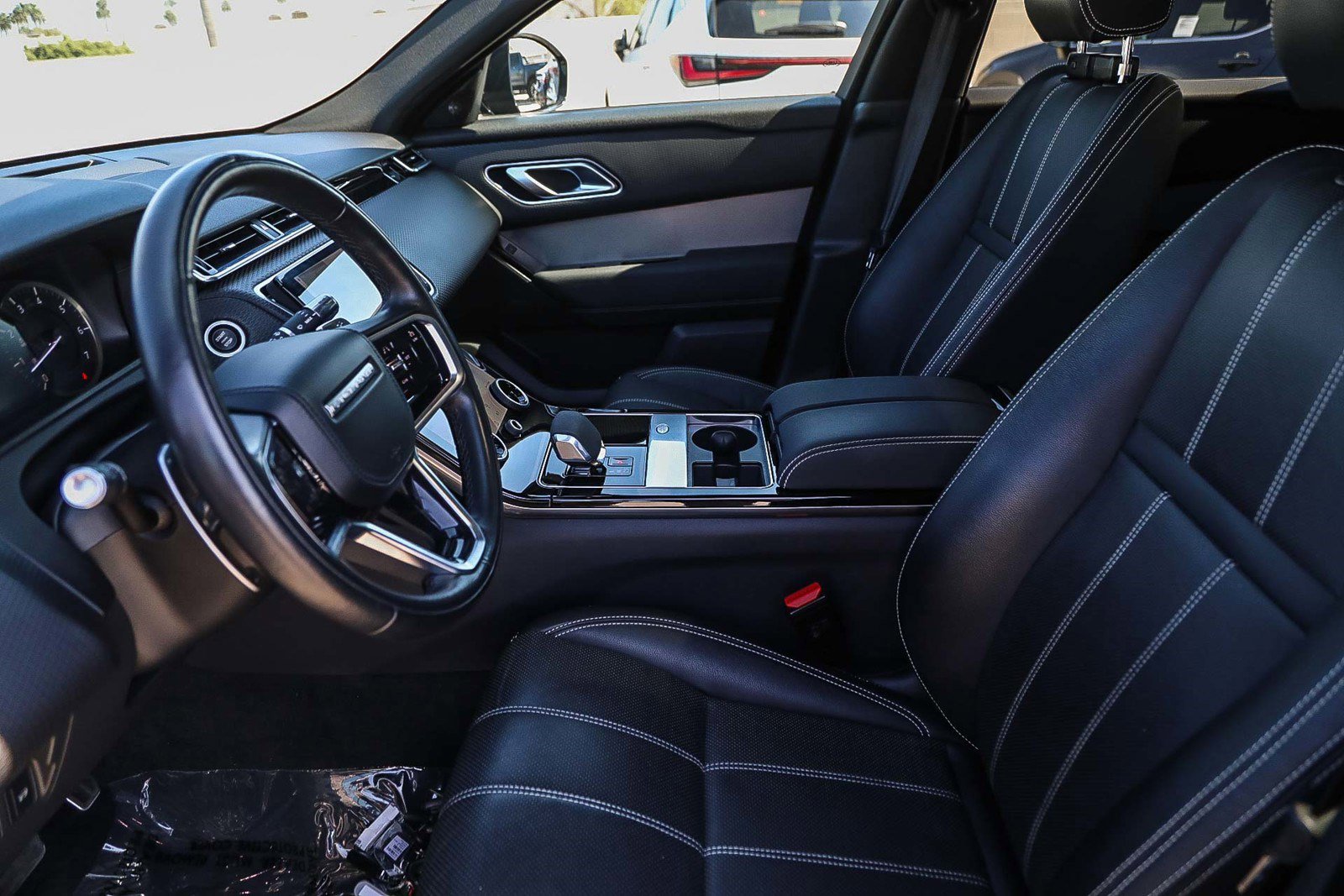 Used 2022 Land Rover Range Rover Velar R-Dynamic S image 17