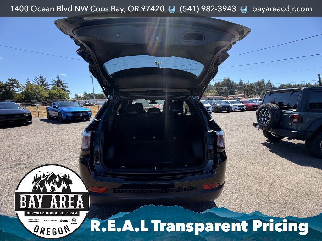 Used 2025 Jeep Compass Latitude w/ Convenience Group AWD/4WD image 8