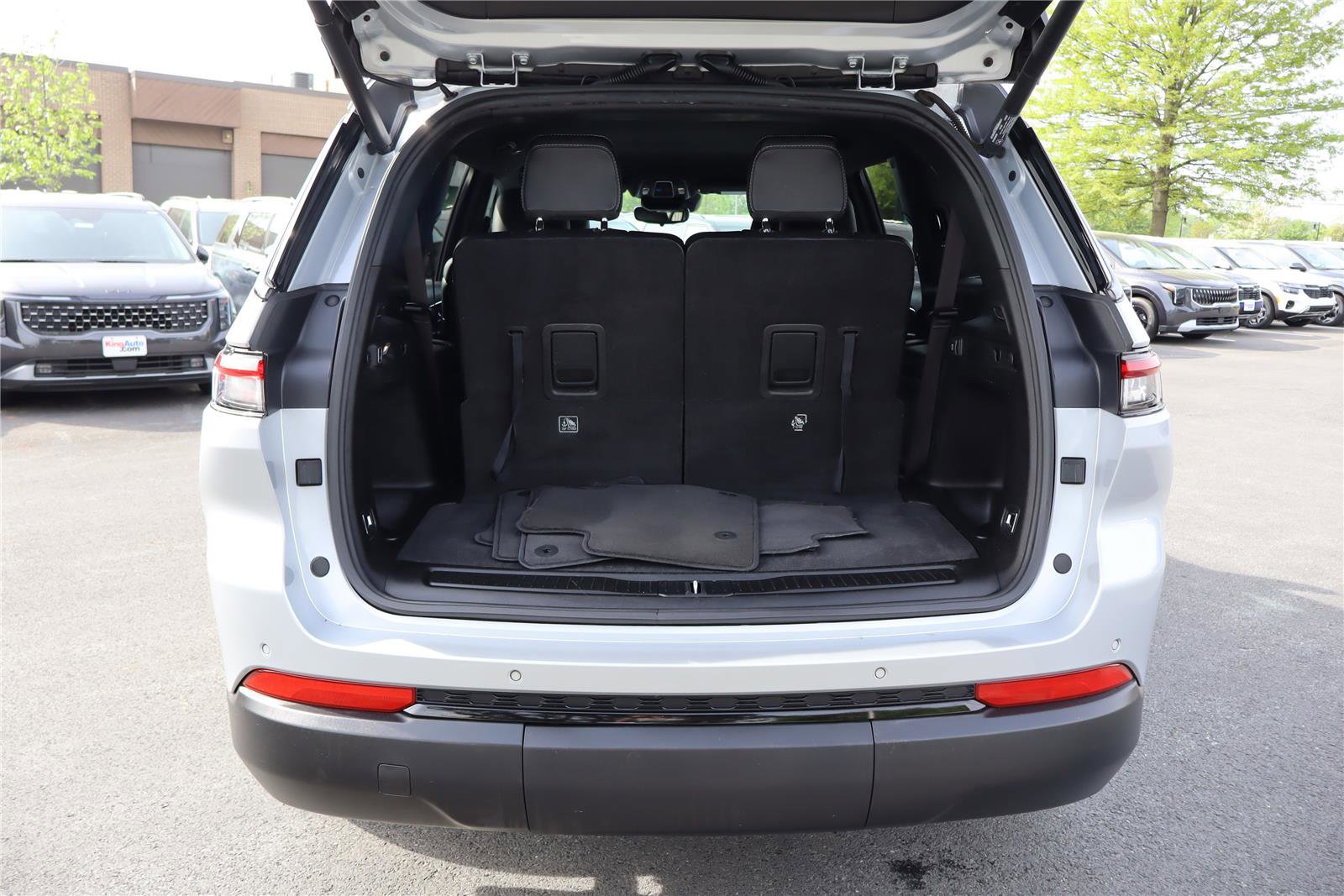 Used 2021 Jeep Grand Cherokee L Laredo AWD/4WD image 5