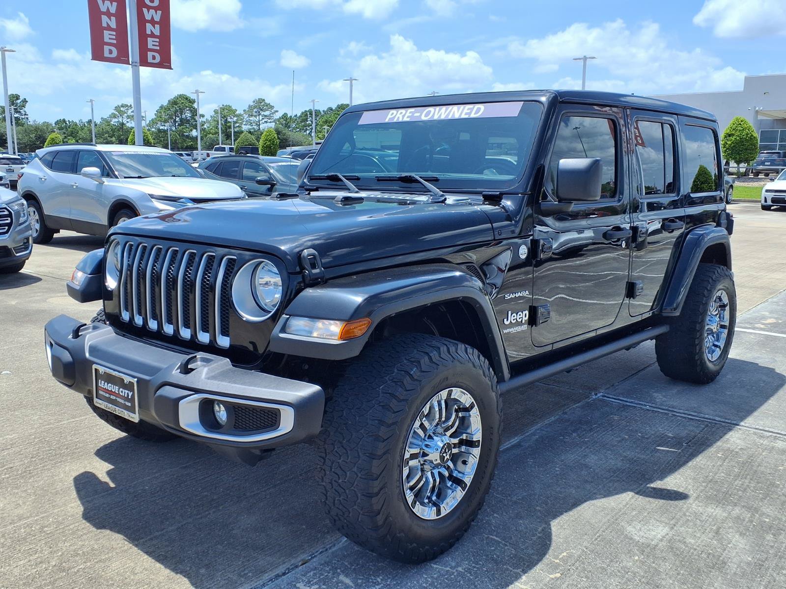 Used 2019 Jeep Wrangler Unlimited Sahara AWD/4WD image 3